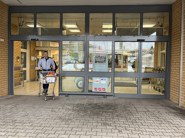 Nakoupili jsme zboží na vánoční cukroví. Mnohé vyjde u sousedů levněji než v Česku