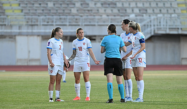 Hořký konec. Fotbalistky se na kempu v Turecku rozloučily porážkou od Srbska