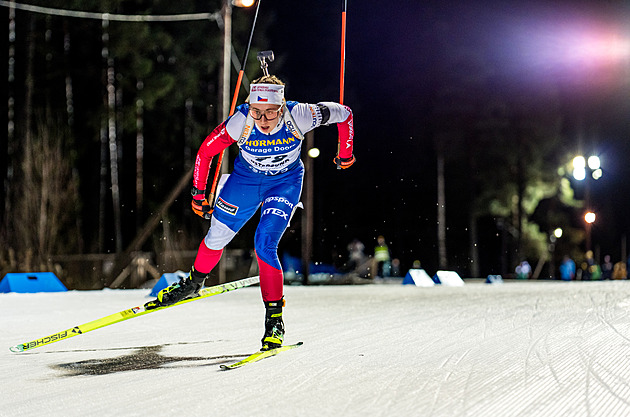 Biatlon ONLINE: Charvátová se drží na 14. místě, další Češky se propadají pořadím