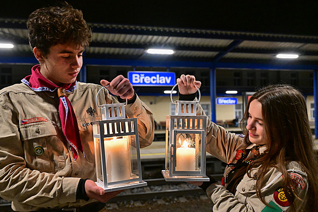 Brněnští skauti přivezli do Česka betlémské světlo, lidem ho rozvezou za týden