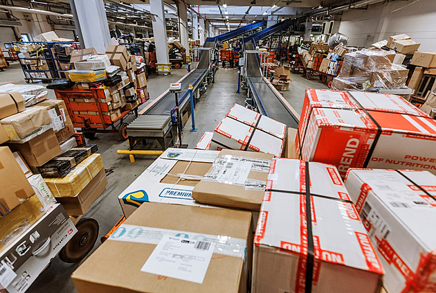 Strach nejen z cel. Objem balíků do ciziny prudce klesá, vyplývá z průzkumu