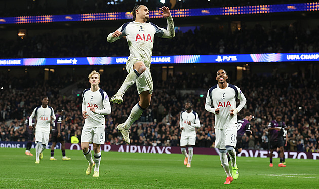 Tottenham - Slavia 3:0, vlastní gól Zimy, pak dvě penalty. A hosté zase nemají nic