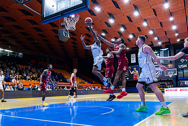Hledáme lídra, zní od basketbalistů Hradce Králové. Došlo i na hráčské změny