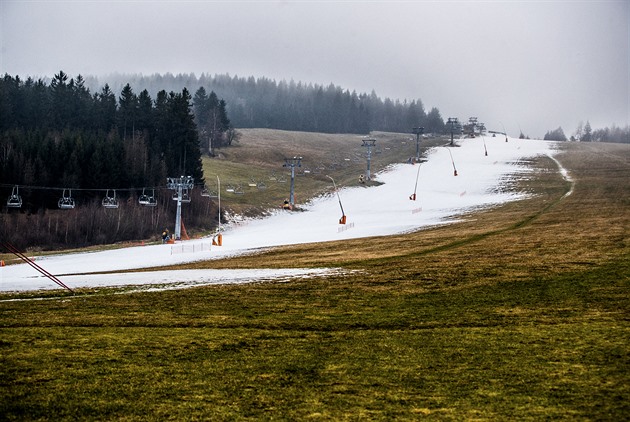 V Česku dnes padlo 14 teplotních rekordů, na Mostecku naměřili téměř 15 stupňů