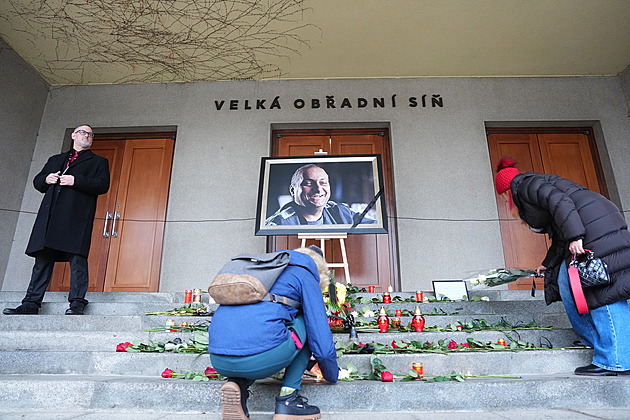 Sbohem, kamaráde! loučil se s Hezuckým dojatý Bouček v dlouhém proslovu