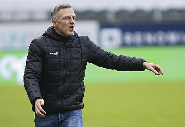 Dvě podobné situace, ale penaltu kopala jen Slavia. Kozel kritizoval metr sudího