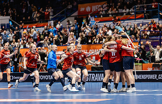 Domácí euforie! Florbalistky po gólu kapitánky poprvé postoupily do finále MS