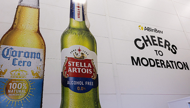 Pivo bez alkoholu nemusí chutnat divně. Ve Walesu spustili přelomové zařízení