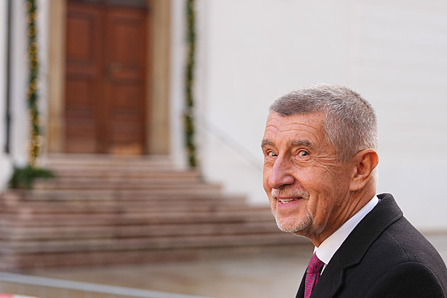 Babišova vláda bude poprvé jednat, ministři pojedou na Úřad vlády autobusem