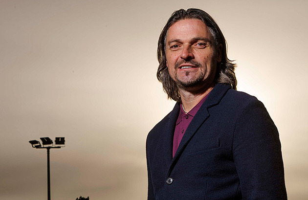 Bláznivý ředitel Aberdeenu. Byl ve vězení, unesl tučňáka a má zápis v Guinnessovce