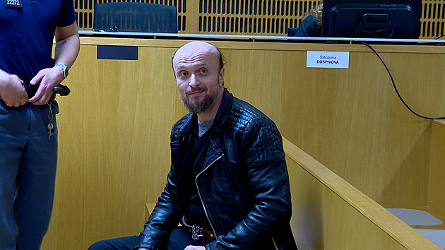 Toto je soud, ne vaše tiskovka, kárala soudkyně českého Trumpa. Stíhaný je za týrání manželky