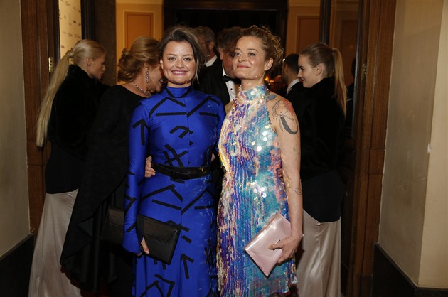 Často si nás se sestrou pletou. Přehmátl se i švagr Neužil, směje se Erika Stárková