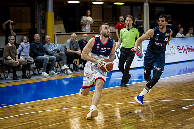 Nymburk napravil zaváhání, Jelínek při návratu do ligy dotáhl Brno k vítězství