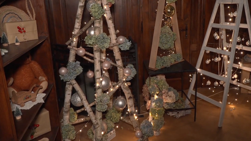 Vánoční strom ze štaflí či polštářů? Inspirujte se na zámku ve Světlé nad Sázavou