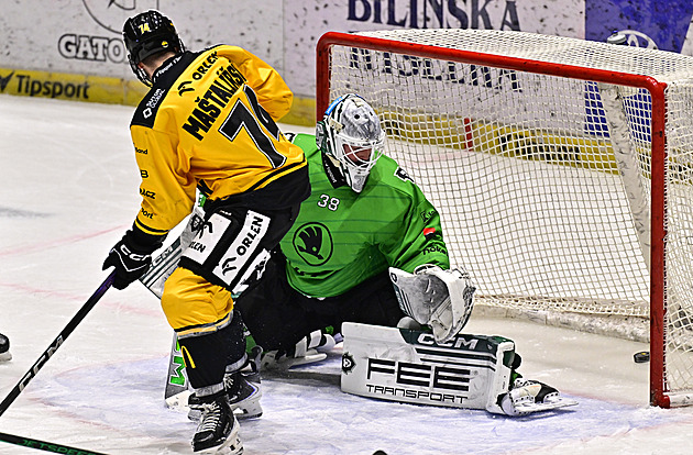 ONLINE: Litvínov vede nad Boleslaví, Vary zvítězily. Pardubice čekají na gól v Plzni