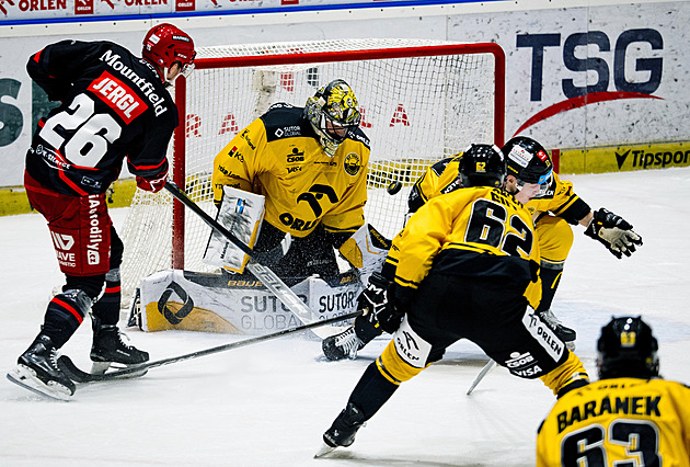 ONLINE: Třetí Hradec čelí poslednímu Litvínovu, pak šlágr Pardubic s Třincem
