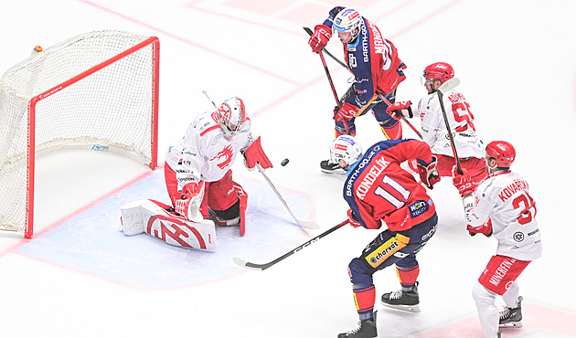 ONLINE: Litvínov zvyšuje v Hradci, Kladno ztrácí. Pardubice vedou ve šlágru s Třincem