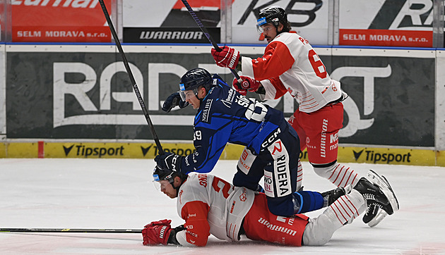 Olomoucký bek Petrovický prožil hořký návrat. Varaďa vítkovickou euforii krotil