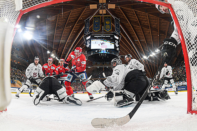 Jako by postavili stadion na Sněžce, hlásil Kovář. I tak Sparta atraktivní duel zvládla