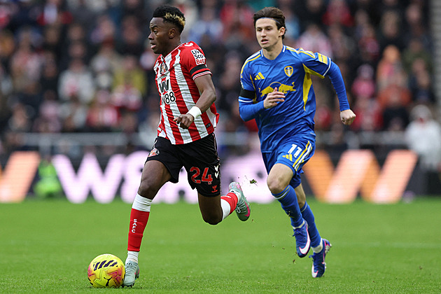 ONLINE: Sunderland vede nad Leedsem, pak derby Crystal Palace s Tottenhamem