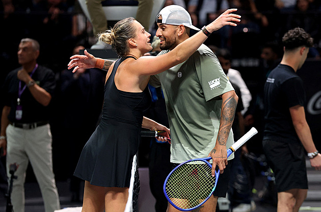 Bitva pohlaví? Spíš exhibice motivovaná výdělkem. Kyrgios vyhrál, i když nebyl fit