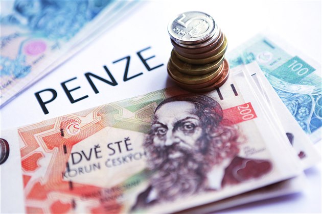 Termíny vyplácení důchodů se v roce 2026 se posunou. Koho se změna týká