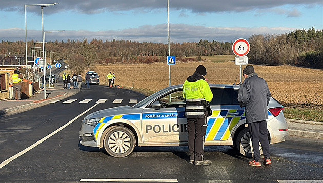 Cyklista zemřel po srážce s autem, řidička z místa ujela. Později se policii přihlásila