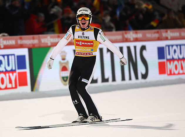 Slovinská dominance na úvod Turné čtyř můstků, Prevc potvrdil roli favorita