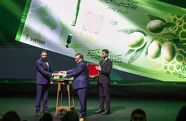 Místo Asadovy tváře pomeranče a olivy. Sýrie ukázala nové bankovky