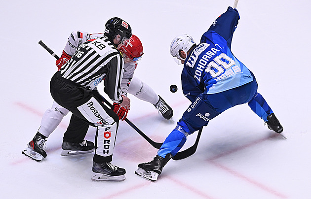 ONLINE: Třinec se přetahuje s Brnem, Vary vedou v Kladně, Litvínov v Pardubicích