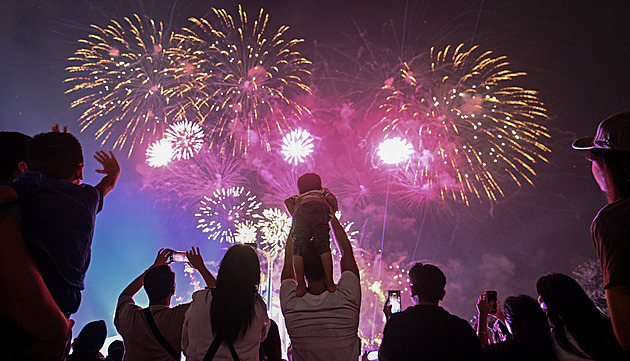 Svět vstupuje do roku 2026. Většina Asie ho už přivítala, slaví už i Indie