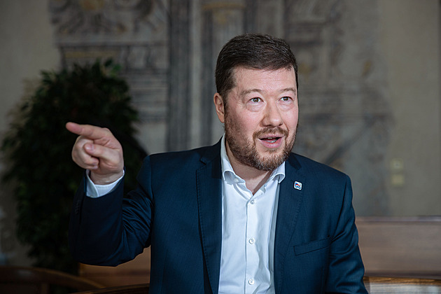 Nepřijatelné výroky, ostuda Česka. Opozice chce pád Okamury z čela Sněmovny