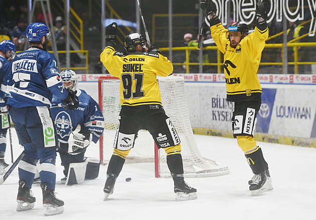 ONLINE: Kladno prohrává v Litvínově, Pardubice po úspěšné výzvě srovnaly na Spartě