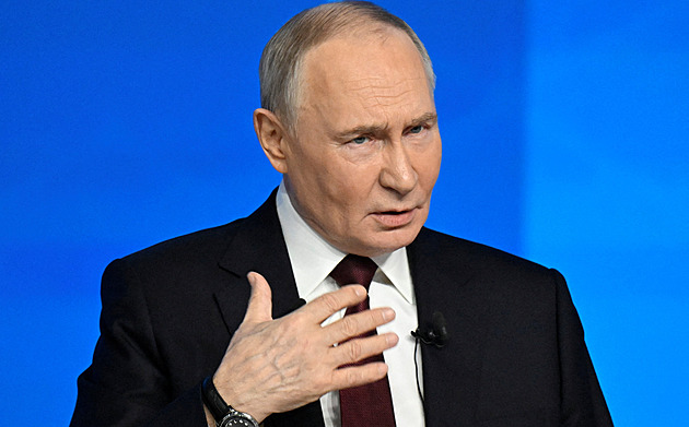 Ruská ekonomika na úspěšné roky nenaváže. Na armádě ale šetřit nebude