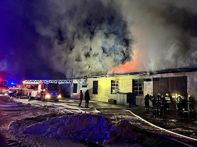 Požár haly v Tehově způsobil škodu sedm milionů, školní výuka ohrožena není