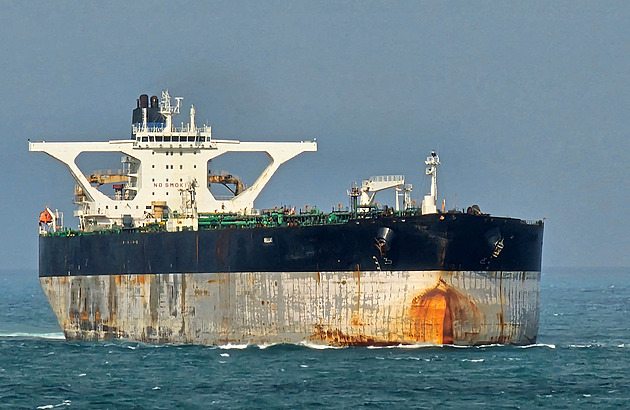 USA se snaží zmocnit pronásledovaného tankeru, Rusko k němu vyslalo ponorku