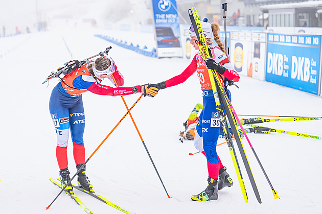 Biatlon ONLINE: Ženy jedou v Oberhofu štafetu, přesná Jislová předává dvanáctá
