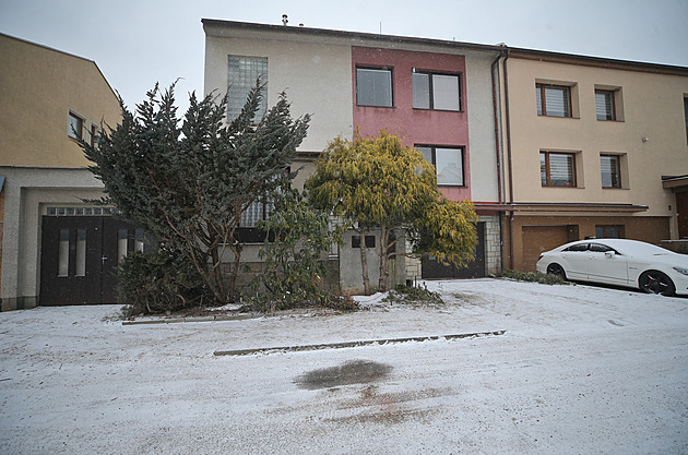 Senior na ulici zastřelil po hádce synovce. U soudu se přiznal, vzápětí zkolaboval