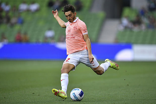 Jsi gay, u nás si nezahraješ! Fotbalista, který inspiroval svět, obvinil bývalý klub