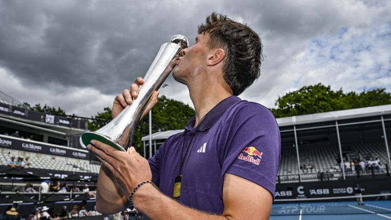 Češi slaví tenisové triumfy u protinožců. Pohár nad hlavu pozvedli hned dva