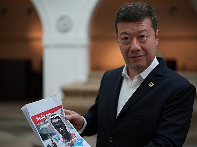 SPD a Motoristé nebudou hlasovat pro vydání Babiše a Okamury ke stíhání