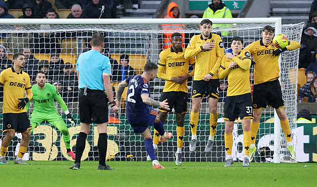 ONLINE: Wolves s Krejčím vynulovali  Newcastle, Aston Villa vyzve Everton