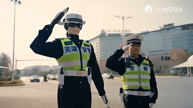 Dopravák high-tech. Robopolicistka bude v Číně řídit dopravu