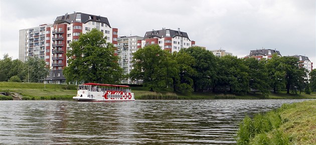 Ředitelství vodních cest chce veřejný přístav na Labi vlevo, navzdory studii i hluku