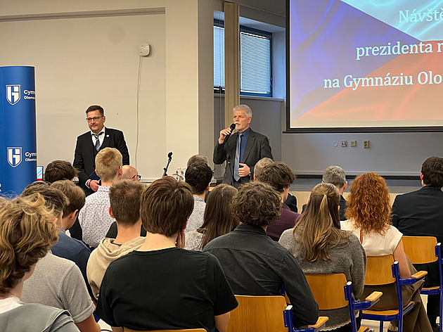 Pavel zahájil návštěvu Olomouckého kraje s gymnazisty, zajímal je Trump i papež