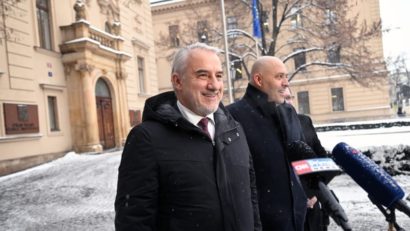 Odbory se s vládou dohodly na růstu platů. O kolik navíc si přijdou lékaři nebo zubaři?