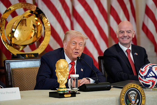 Trofej mistrům světa předá očekávané duo, po boku Infantina bude Trump