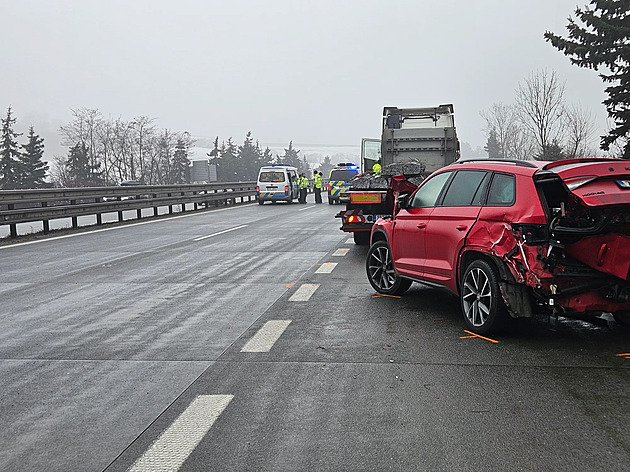 Hromadná nehoda na D1 na Vyškovsku, srazilo se dvacet vozů včetně autobusu
