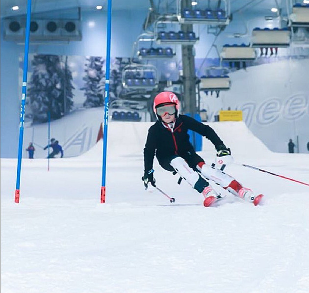 Olympionik, co trénuje v obchoďáku. Lyžař z Emirátů říká: Není to taková nevýhoda