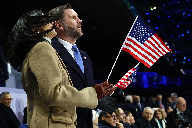 Oni Vance opravdu vypískali? Vždyť ho lidi mají rádi, divil se Trump po San Siru